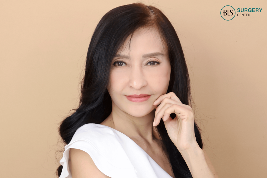 หลังดึงหน้า (Face lift) + ยกกระชับลำคอ (Neck Lift) 14 วัน